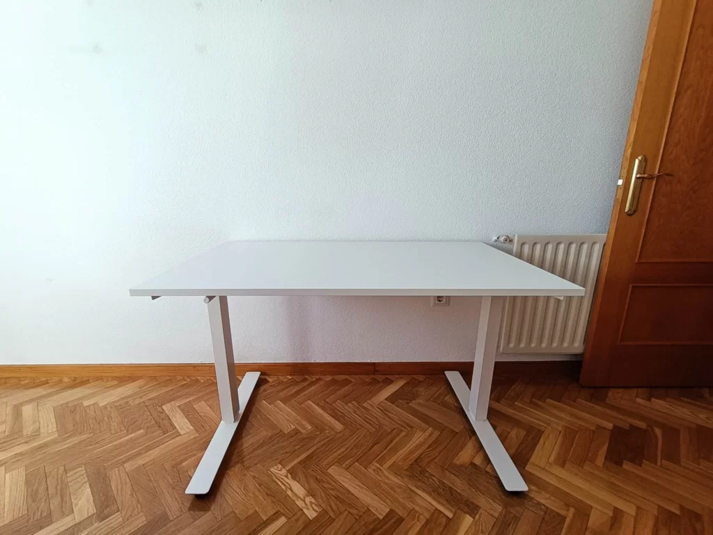 mesa de escritorio color blanco de ikea 