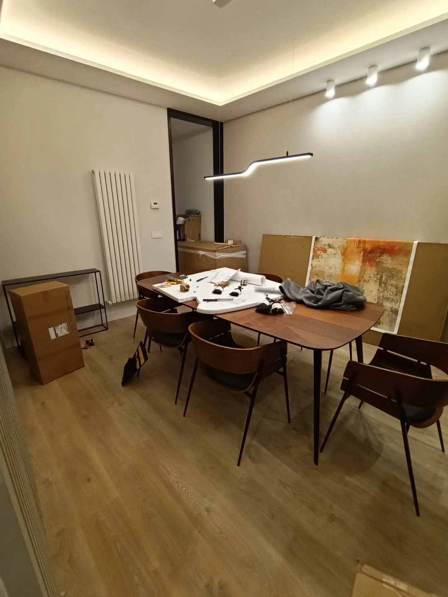 Comedor amueblado con mesa y sillas